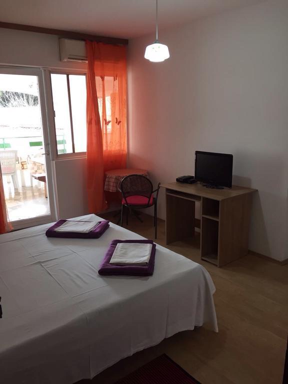 Crveno Zlato Hotel Biograd Na Moru Eksteriør billede
