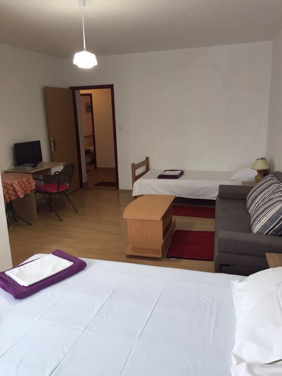 Crveno Zlato Hotel Biograd Na Moru Eksteriør billede