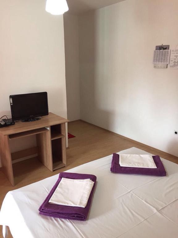 Crveno Zlato Hotel Biograd Na Moru Eksteriør billede
