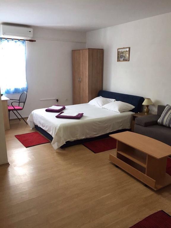 Crveno Zlato Hotel Biograd Na Moru Eksteriør billede