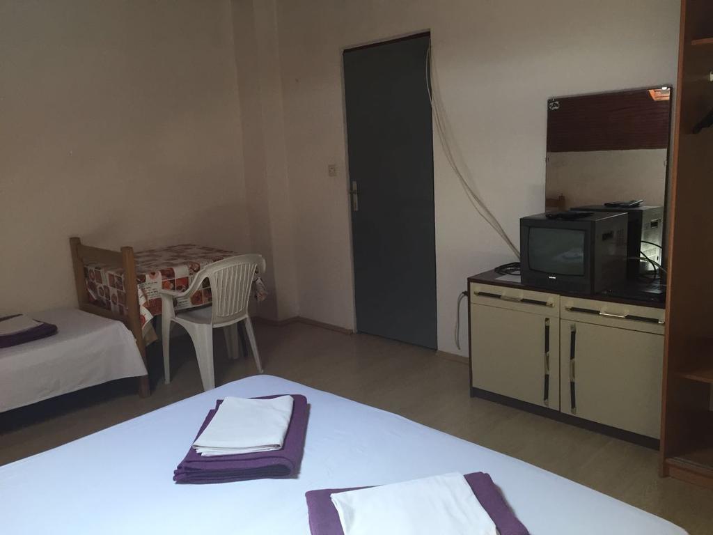 Crveno Zlato Hotel Biograd Na Moru Eksteriør billede