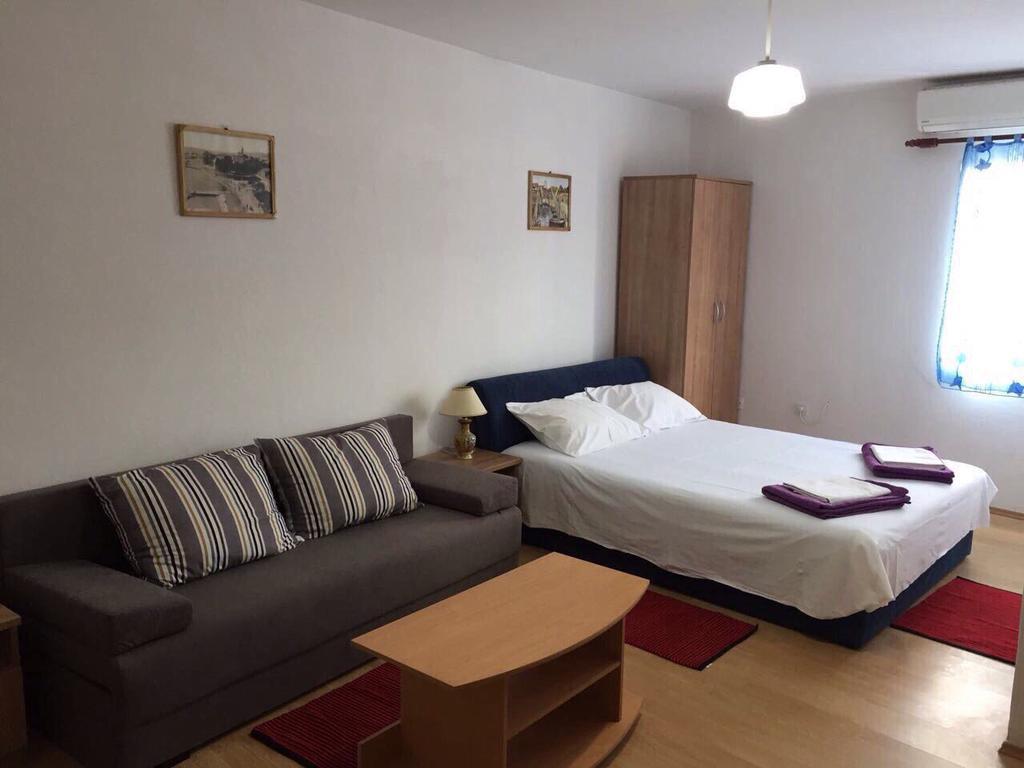 Crveno Zlato Hotel Biograd Na Moru Eksteriør billede