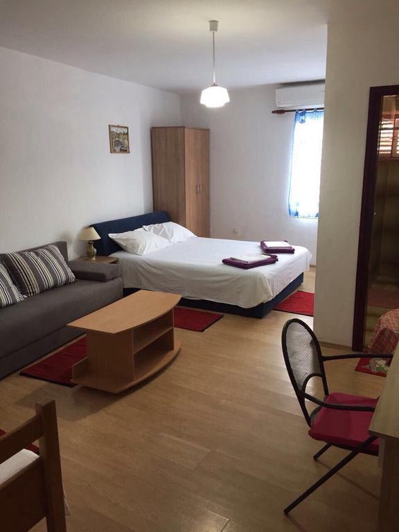 Crveno Zlato Hotel Biograd Na Moru Eksteriør billede